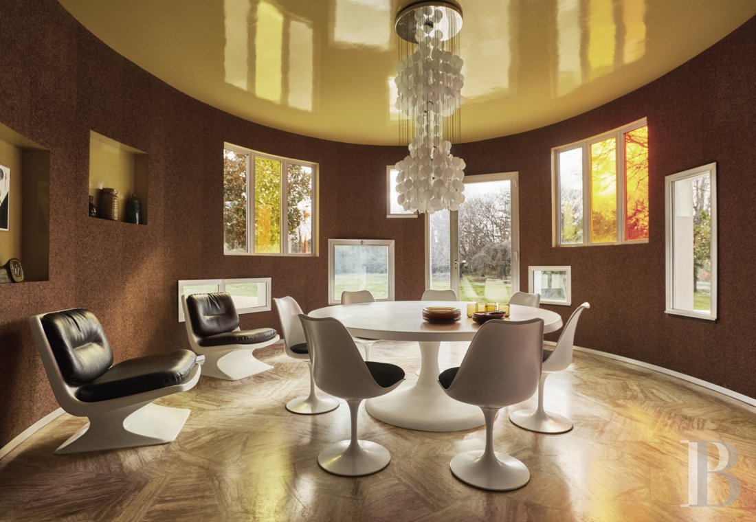 An architect-designed villa built in the 1970s near Arles, in Bouches-du-Rhône - photo  n°24